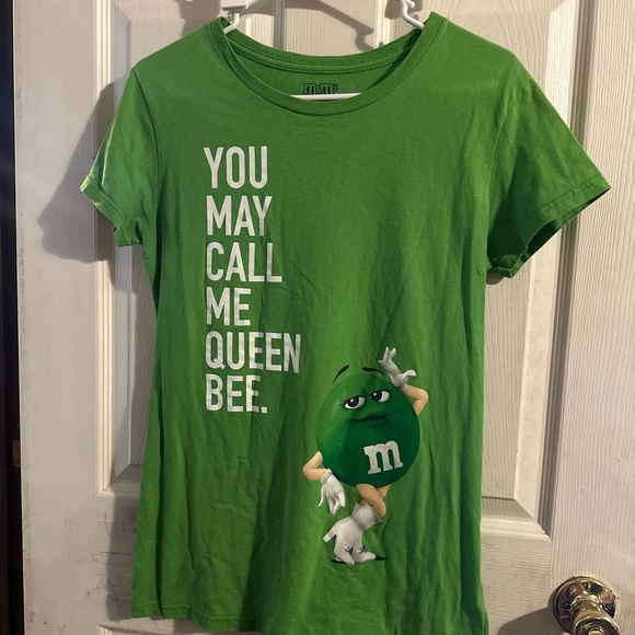 M&M'S Green Short Sleeve Women’s Tee with Queen Bee Graphic Size Large - Picture 1 of 3